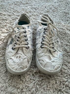 Blowfish White Crochet Lace Up Women's Sneakers